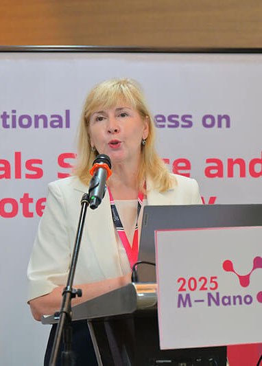 Attendees engaged in discussion